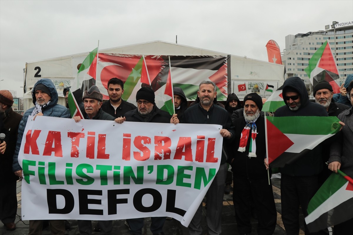 Kayseri'de, ateşkesi yeniden bozarak Gazze Şeridi'ne düzenlediği saldırılarda 400'den fazla...