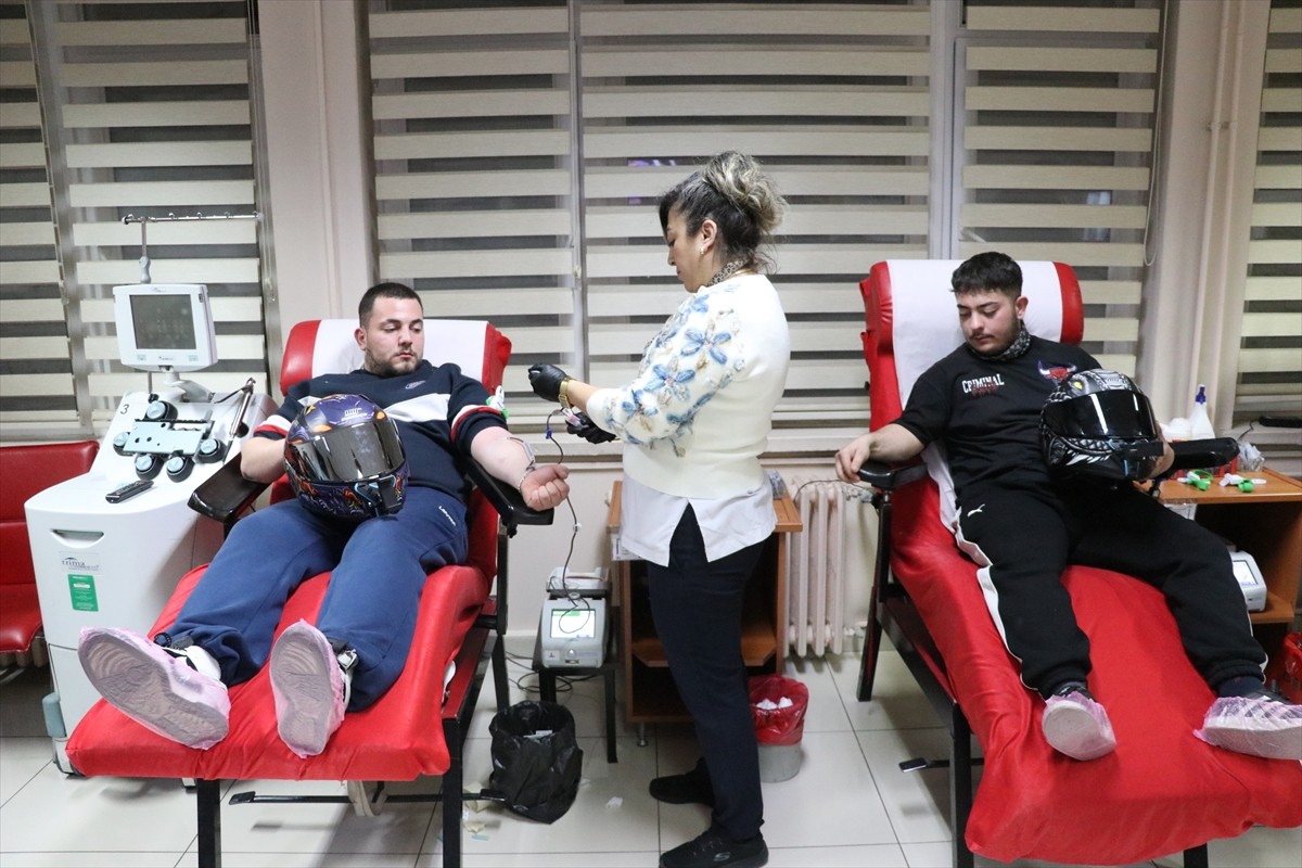 Kayseri'de kanser tedavisi gören çocuklar için motosiklet kulübü üyeleri kan bağışında...