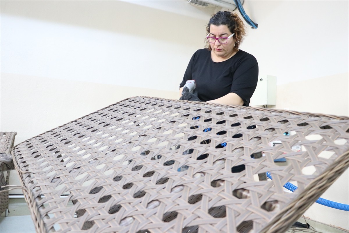 Kayseri'de kooperatif çatısı altında güçlerini birleştiren 15 kadın, ilmek ilmek işledikleri bahçe...