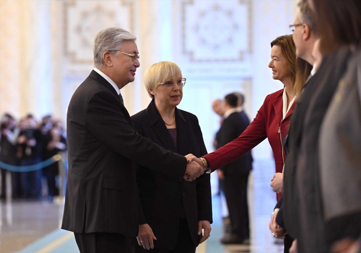 Kazakistan Cumhurbaşkanı Kasım Cömert Tokayev (solda), başkent Astana’ya resmi ziyaret...