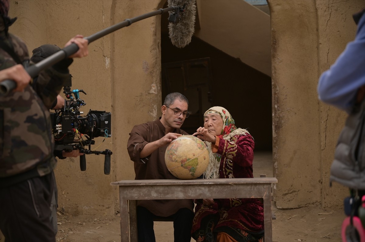 Kırgız yönetmen Ruslan Akun'un "Cennet Annelerin Ayaklarının Altındadır" adlı filmi, Türkiye'de...