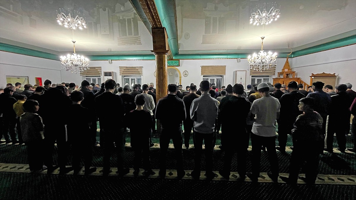 Kırgızistan'ın başkenti Bişkek'te Ahıskalı Türklerin yoğun yaşadığı Stepnoye ilçe camisinde...