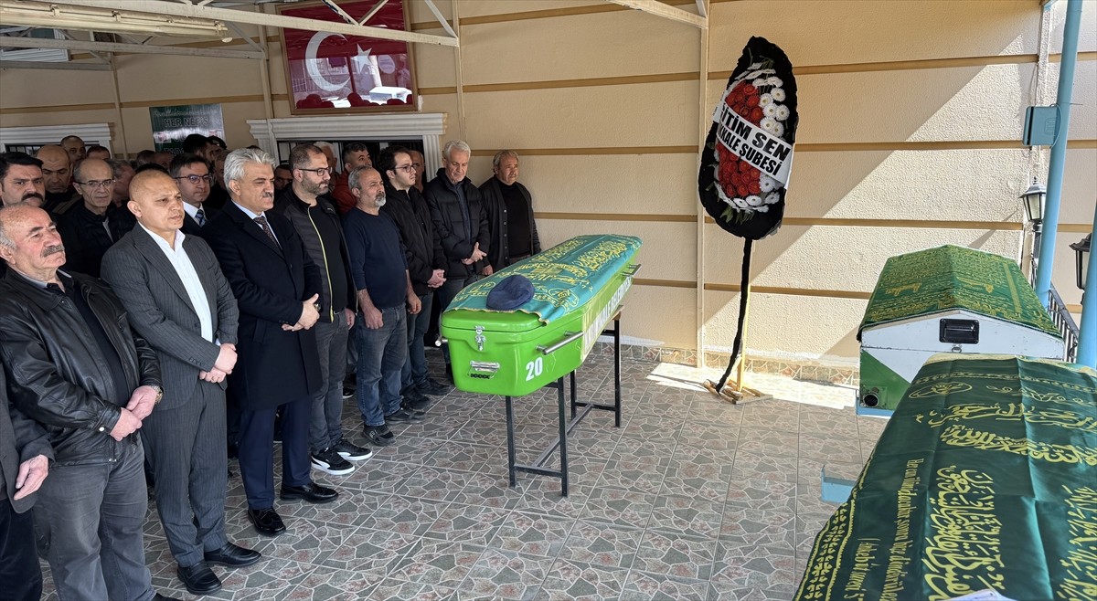 Kırıkkale'de şofbenden sızan gazdan zehirlenerek yaşamını yitiren baba ve kızının cenazesi toprağa...