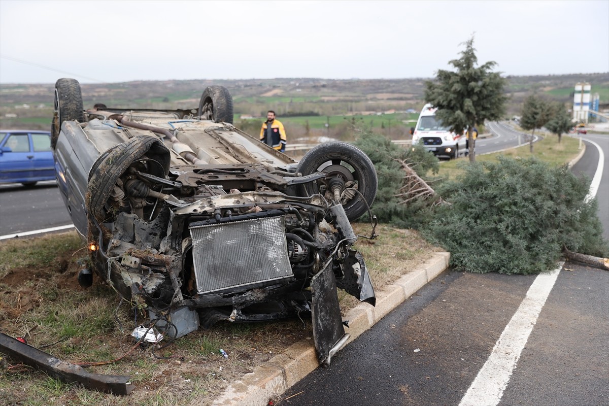 Kırklareli'nde iki otomobilin çarpışması sonucu 2 kişi yaralandı. Haber verilmesi üzerine bölgeye...
