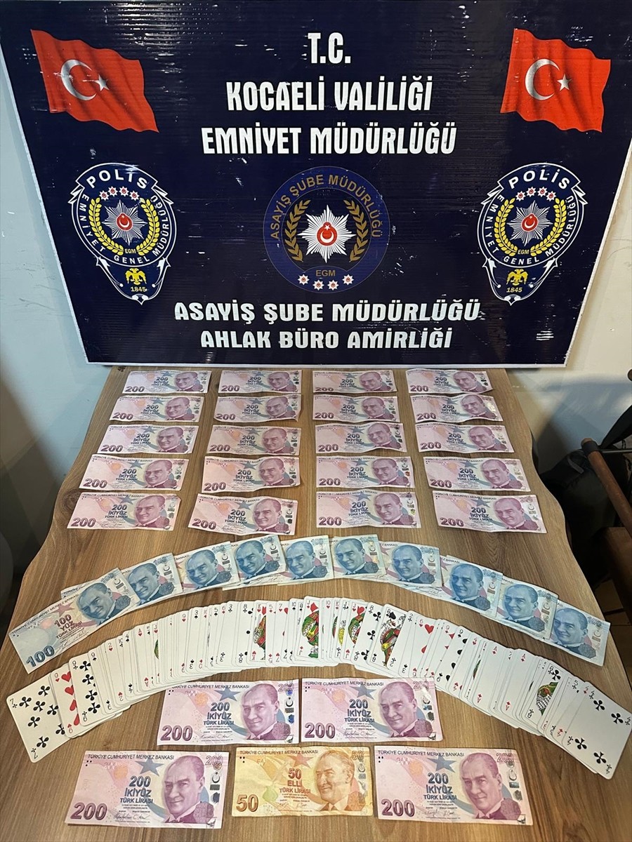 Kocaeli'nin İzmit ilçesinde kumar oynayan 6 kişiye 55 bin 482 lira ceza uygulandı. Polis...
