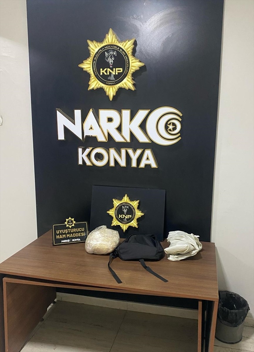 Konya'da düzenlenen uyuşturucu operasyonunda 3 şüpheli gözaltına alındı. Operasyonda, 4 kilo 50...