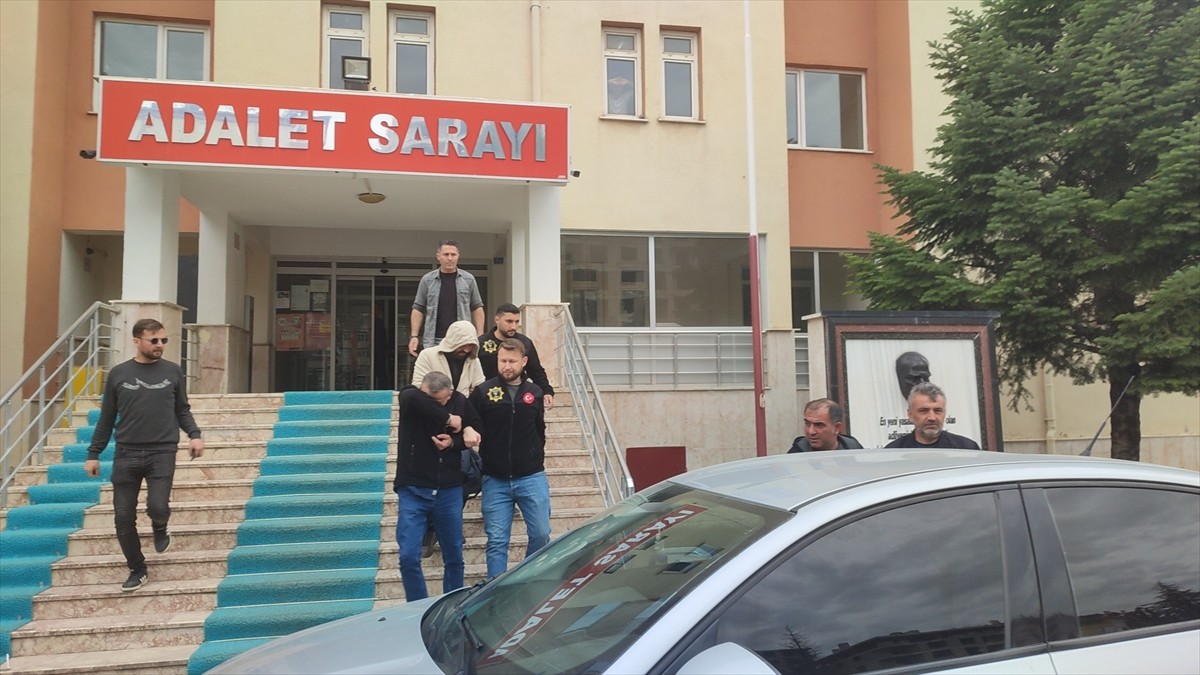 Konya'nın Seydişehir ilçesinde usulsüz yeşil reçeteli ilaç yazıldığı gerekçesiyle başlatılan...