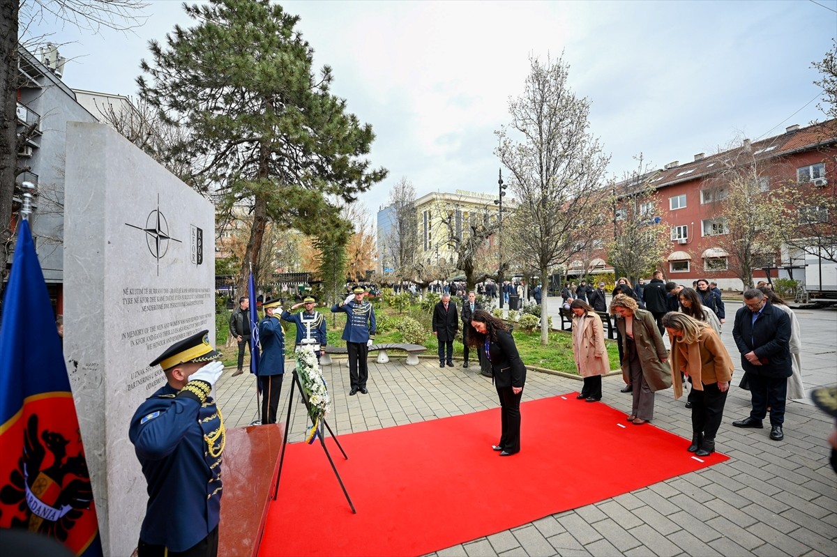 Kosova Cumhurbaşkanı Vjosa Osmani, NATO'nun Yugoslavya Federal Cumhuriyeti'nin stratejik öneme...