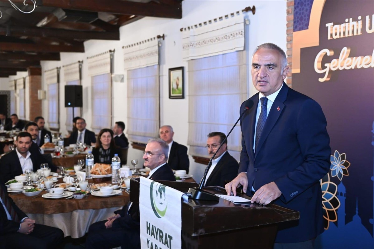 Kültür ve Turizm Bakanı Mehmet Nuri Ersoy, Hayrat Vakfının Ulucanlar Cezaevi'nde düzenlediği iftar...