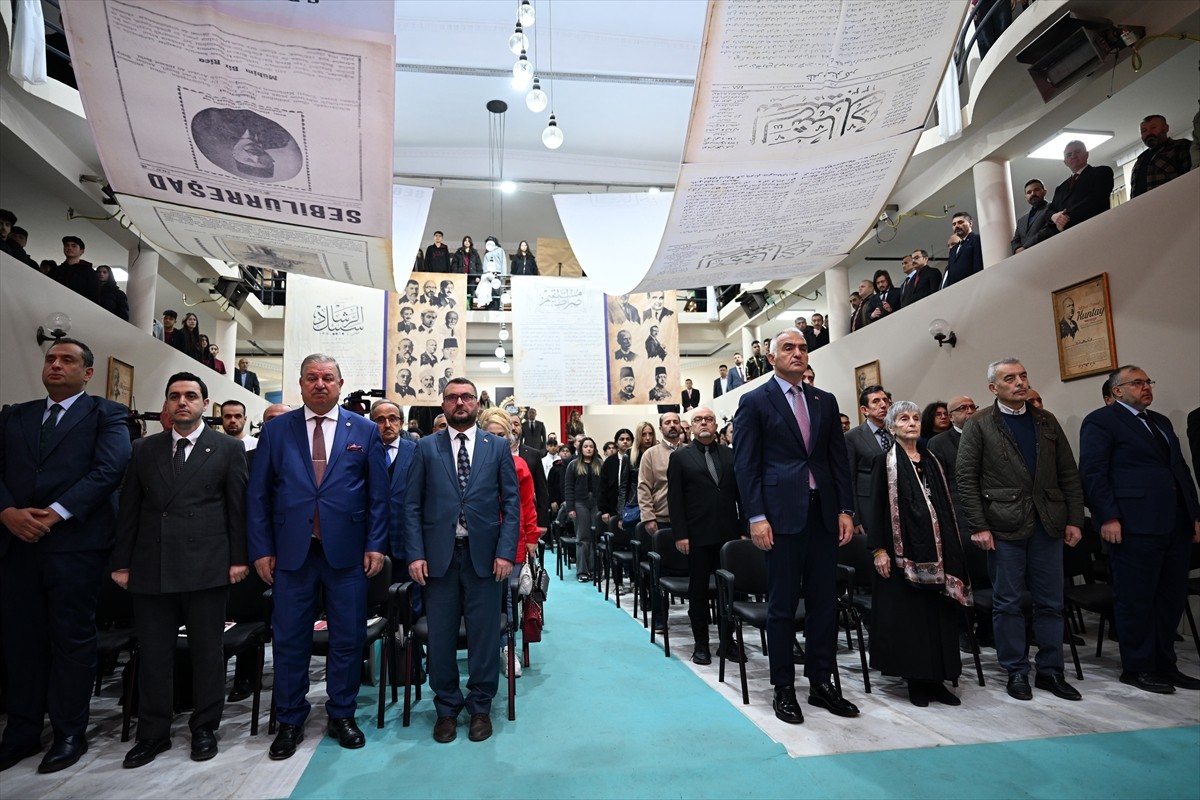 Kültür ve Turizm Bakanı Mehmet Nuri Ersoy (sağ 4), Ankara'da, Sebilürreşad Kültür ve Sanat...