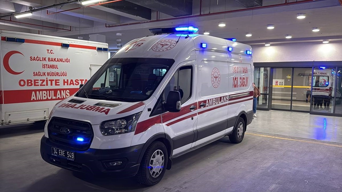 Kuzey Makedonya'nın doğusundaki Koçani kentindeki gece kulübünde çıkan yangında ağır yaralanan 3...