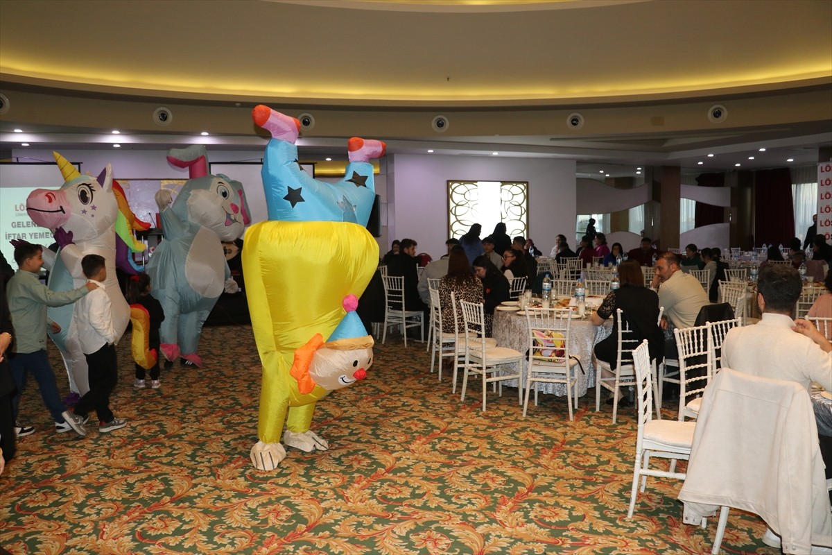 Lösemili Çocuklar Sağlık ve Eğitim Vakfı (LÖSEV) Adana'da kanserle mücadele eden çocuklar ve...