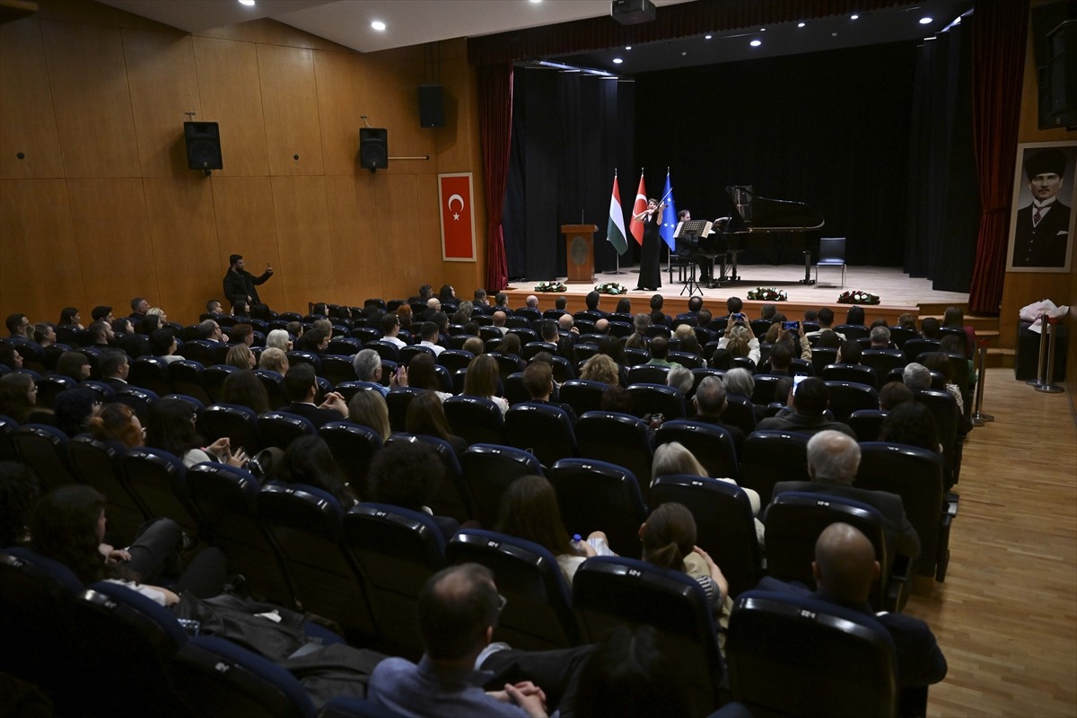 Macaristan'ın 1848-49 Devrimi ve Bağımsızlık Savaşı'nı anma günü dolayısıyla başkent Ankara'da...