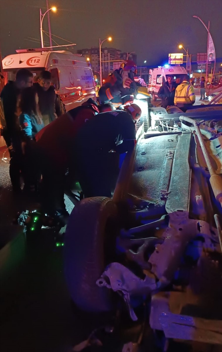 Malatya'nın Yeşilyurt ilçesinde otomobilin devrilmesi sonucu sürücü hayatını kaybetti, bir kişi...