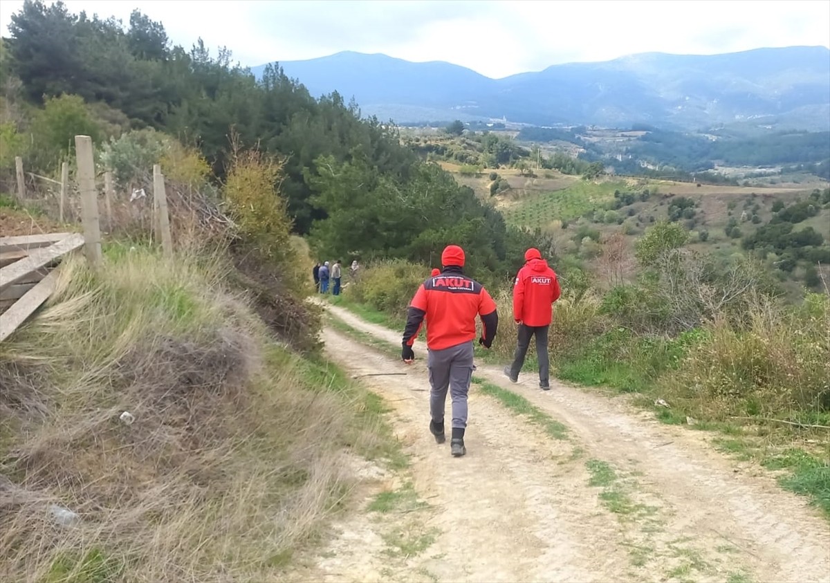 Manisa'nın Şehzadeler ilçesinde, 18 Mart'tan bu yana aranan 94 yaşındaki Alzheimer hastası...