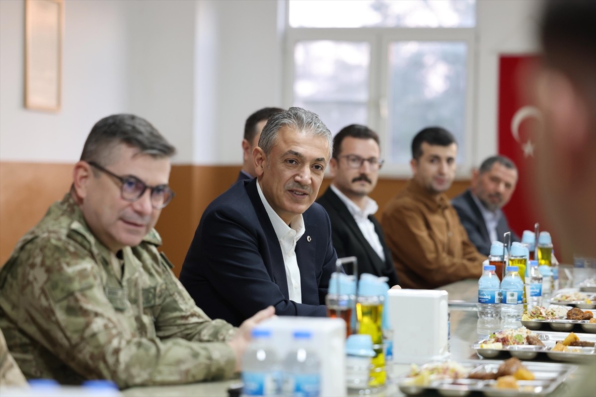 Mardin Valisi Tuncay Akkoyun, 70. Mekanize Piyade Tugay Komutanlığı Korgeneral Hulusi Sayın...