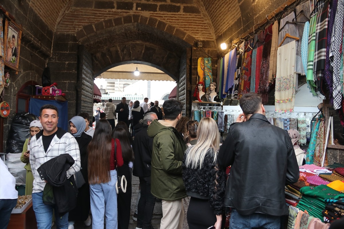 Medeniyetler kenti" olarak tescillenen, 33 medeniyete ev sahipliği yapan Diyarbakır, Ramazan...