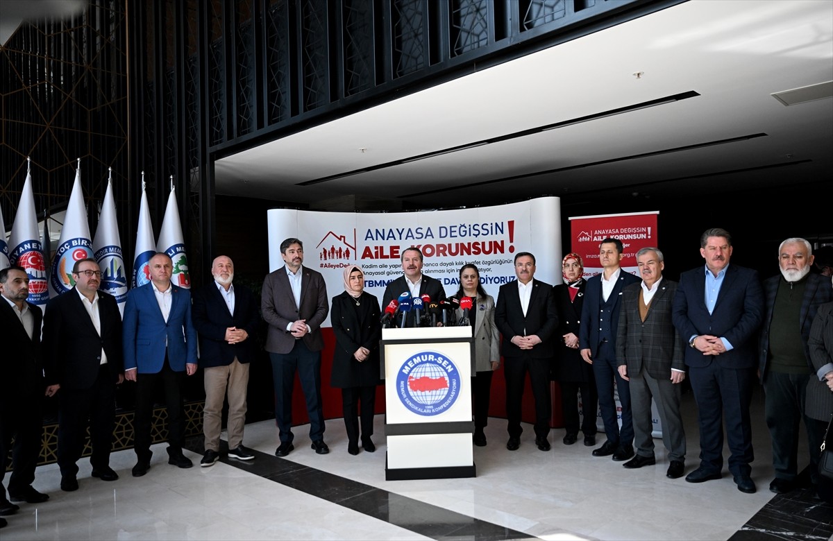 Memur-Sen Genel Başkanı Ali Yalçın, Memur-Sen Genel Merkezi'nde başlattıkları, "Aile Yılında...