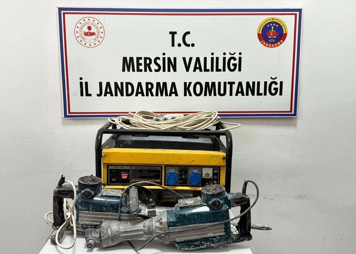 Mersin'de, Roma ve Bizans dönemlerine ait olduğu değerlendirilen 4 sikke ele geçirildi, 4 şüpheli...