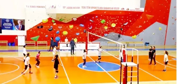 Mersin Büyükşehir Belediyesi'nden Ücretsiz Tenis Kursları Duyurusu