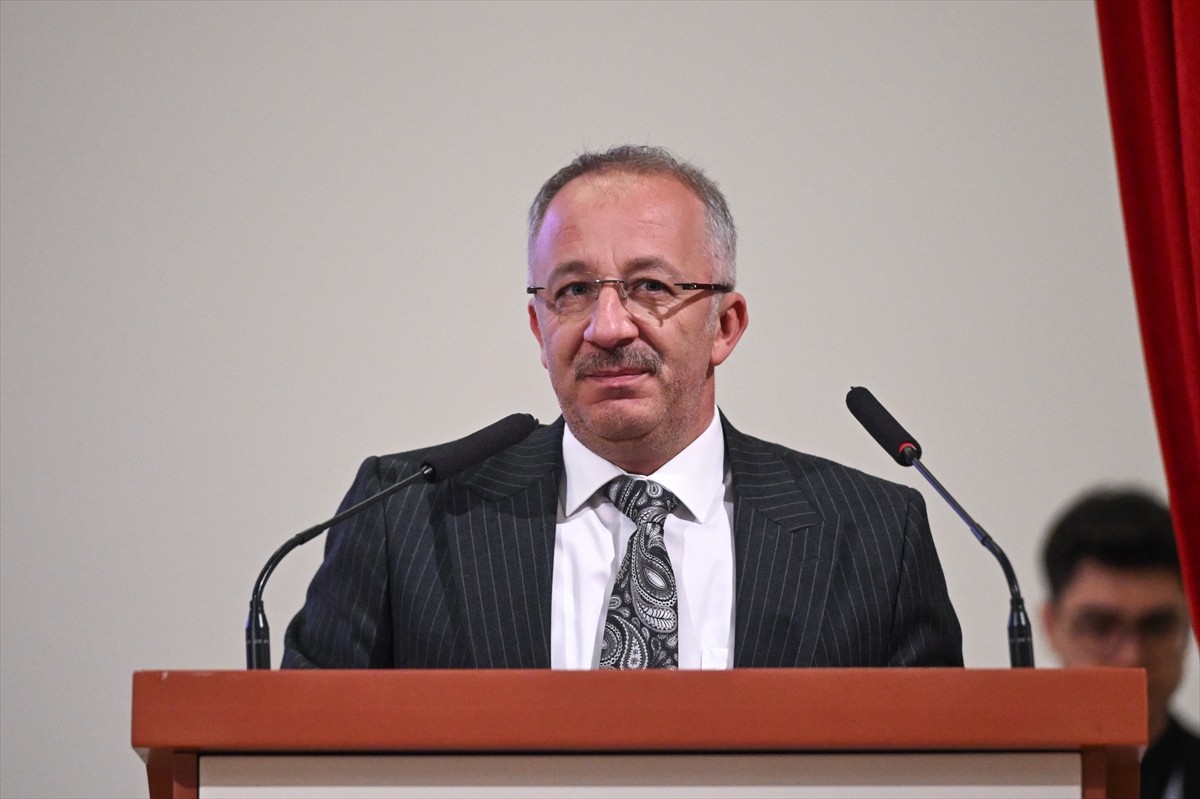 Milli atıcılar Şevval İlayda Tarhan (solda) ve Yusuf Dikeç (sol 2), Gazi Üniversitesi Mimar...