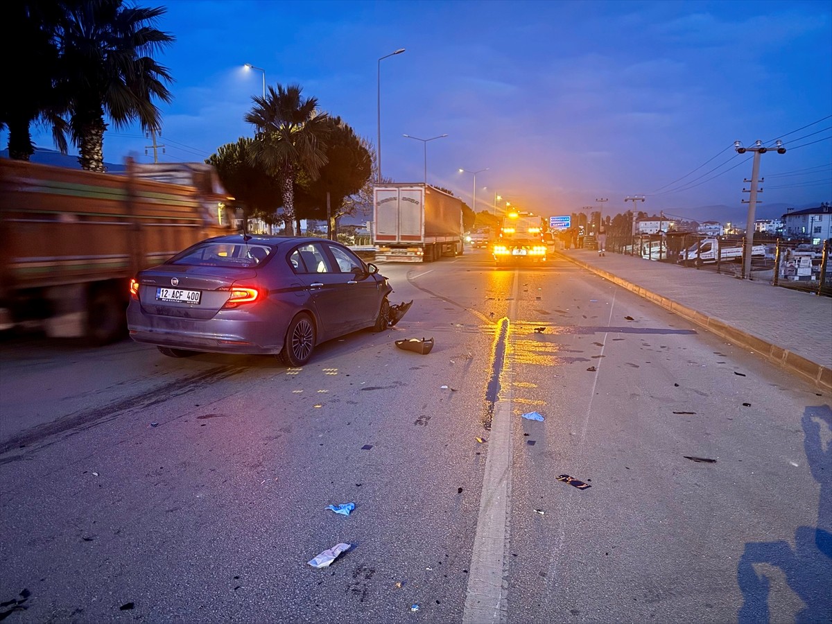 Muğla'nın Fethiye ilçesinde otomobille çarpışan motosikletin sürücüsü yaşamını yitirdi. İhbar...