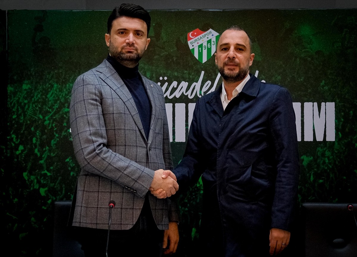 Nesine 3. Lig ekiplerinden Bursaspor, Pablo Martin Batalla'dan boşalan teknik direktörlük görevine...