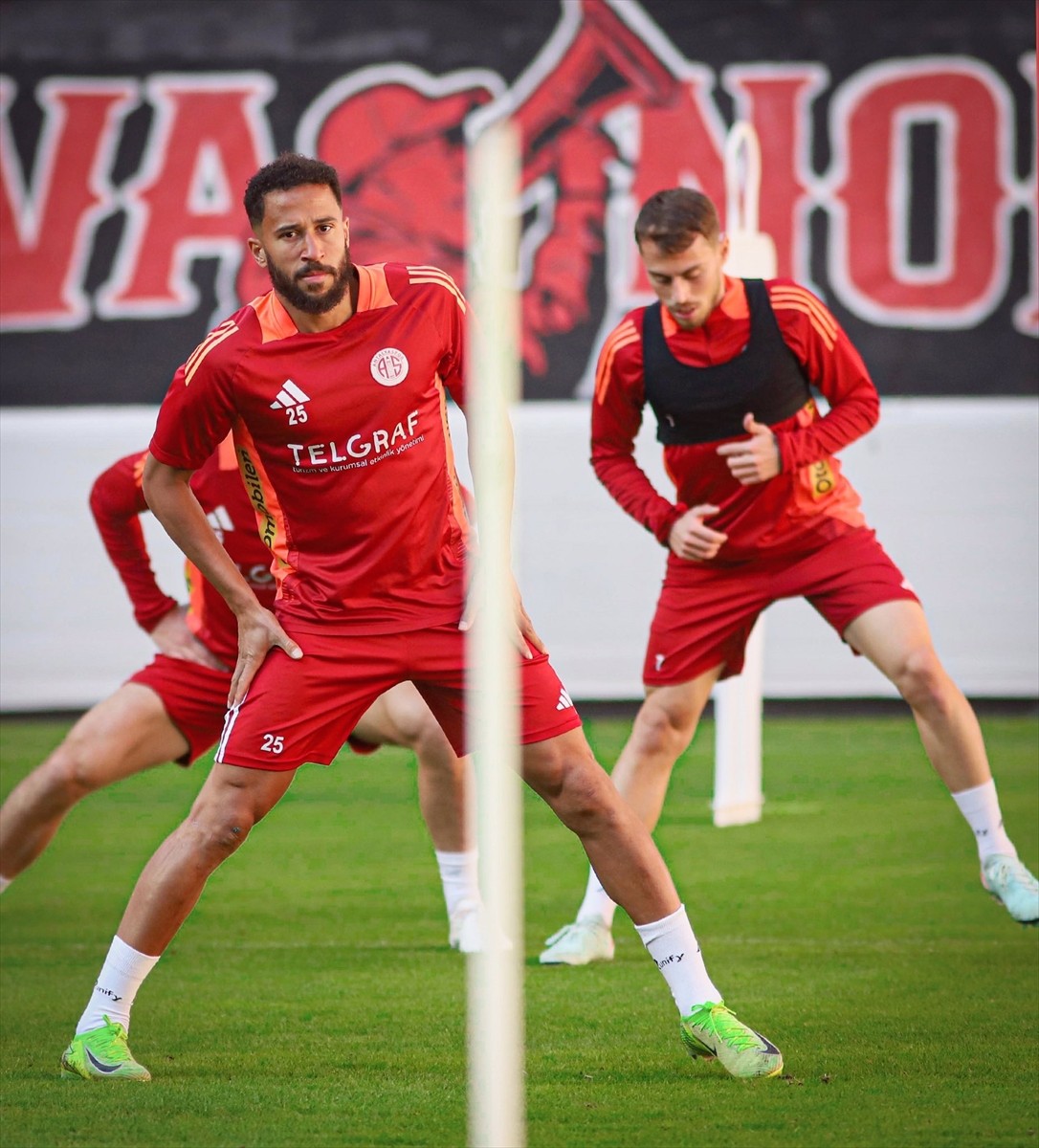 Onvo Antalyaspor, Trendyol Süper Lig'in 28. haftasında Galatasaray ile deplasmanda oynayacağı...