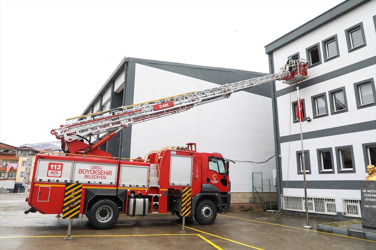 Ordu'da, 1-7 Mart Deprem Haftası kapsamında deprem ve tahliye tatbikatı gerçekleştirildi....