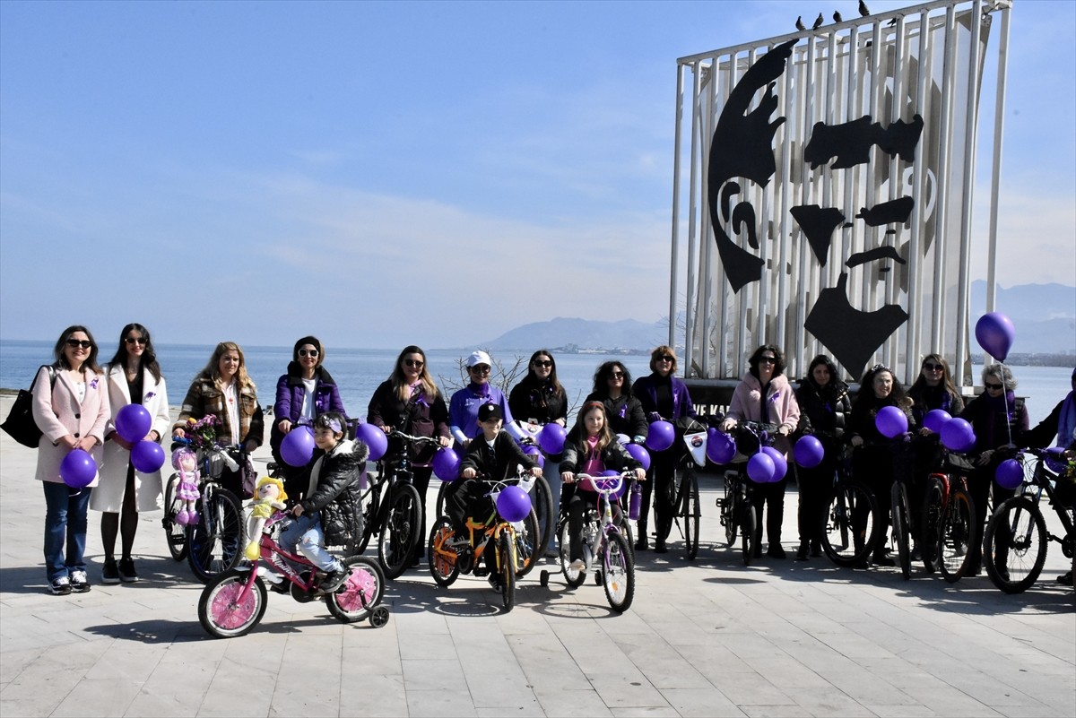 Ordu'da, 8 Mart Dünya Kadınlar Günü dolayısıyla çeşitli etkinlikler gerçekleştirildi. Ordu Barosu...