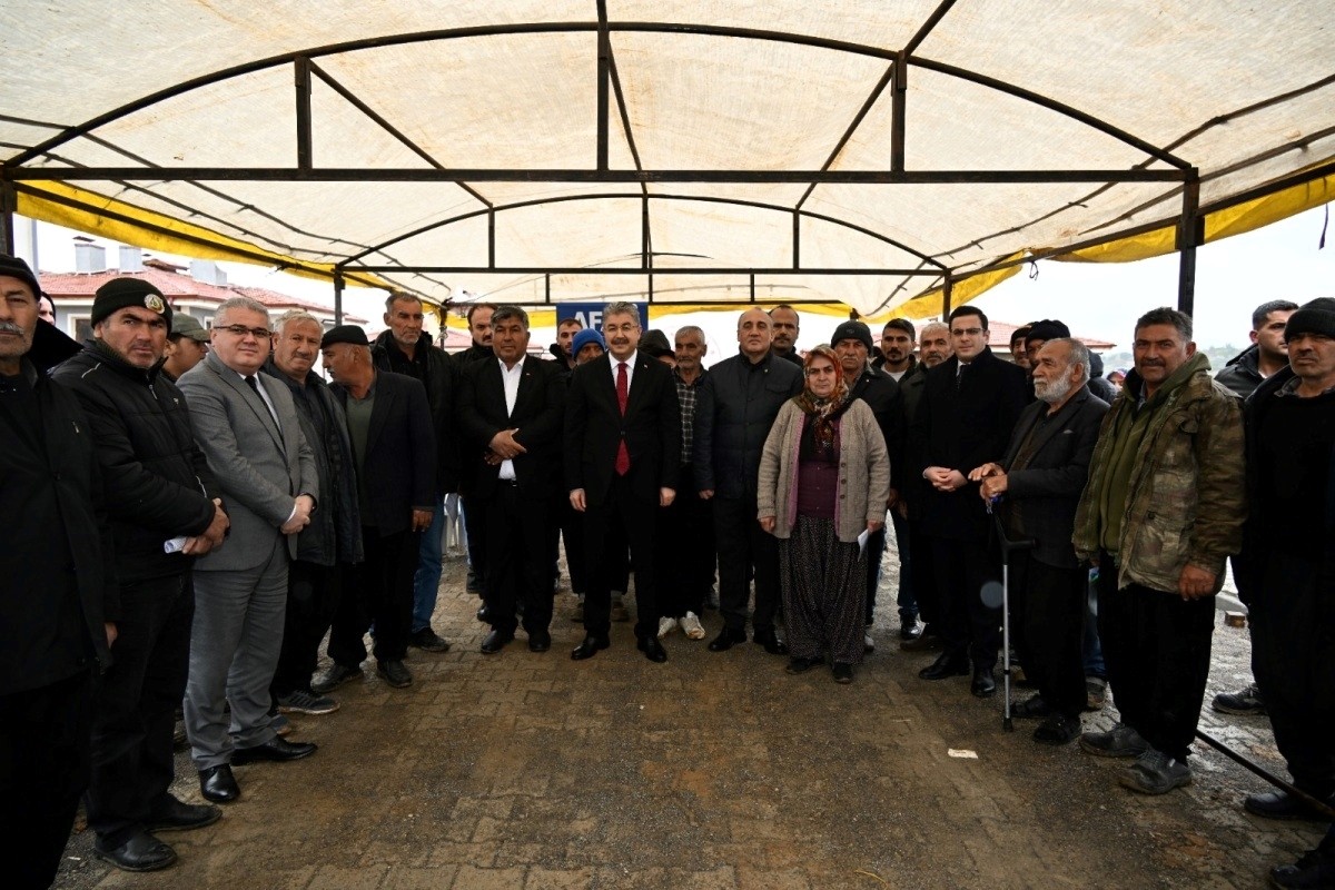 Osmaniye'nin Düziçi ilçesinde yapımı tamamlanan 41 köy evi, törenle hak sahibi depremzedelere...