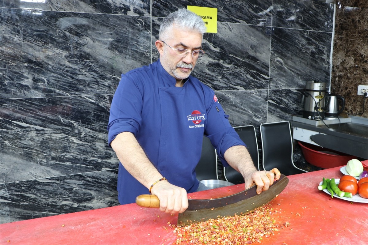 Osmanlı mutfağından bugüne kadar ulaşan Kilis tava, damak çatlatan lezzetiyle iftar sofralarının...