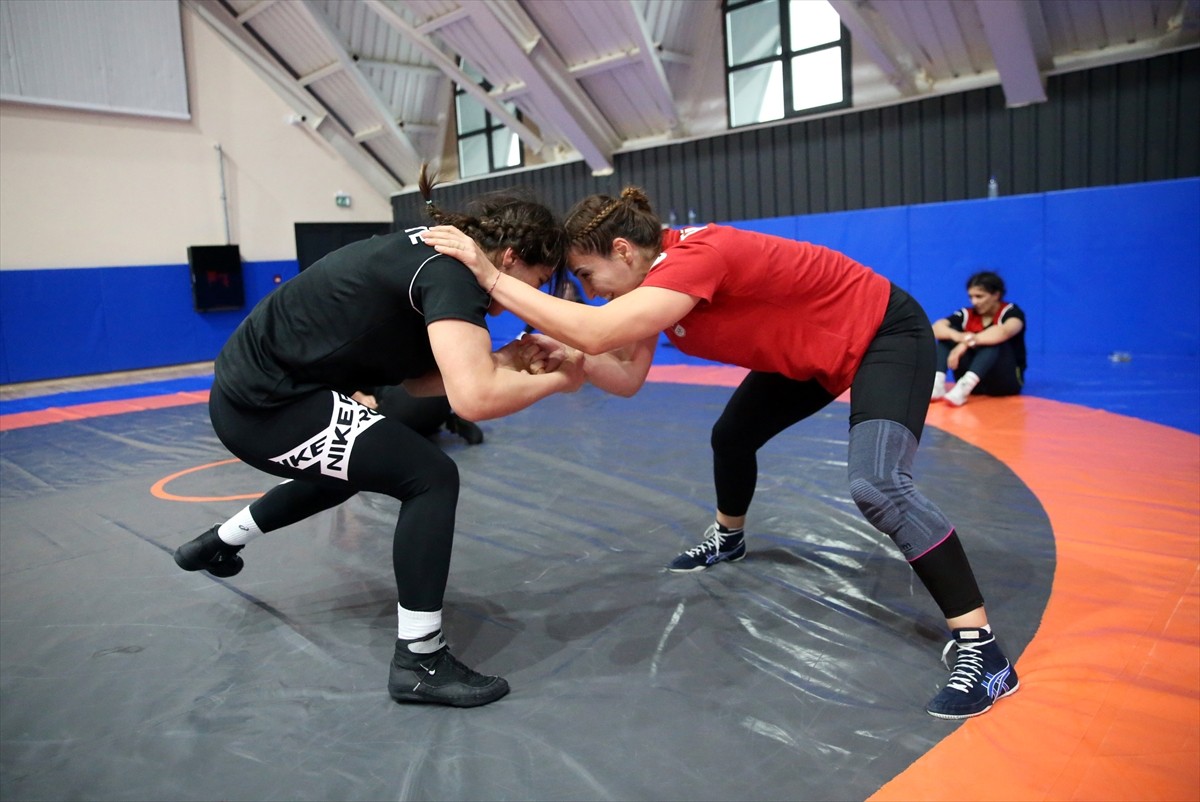 Paris 2024 Olimpiyat Oyunları'nda bronz madalya kazanan ve Dünya Güreş Birliğince (UWW) "Yılın en...