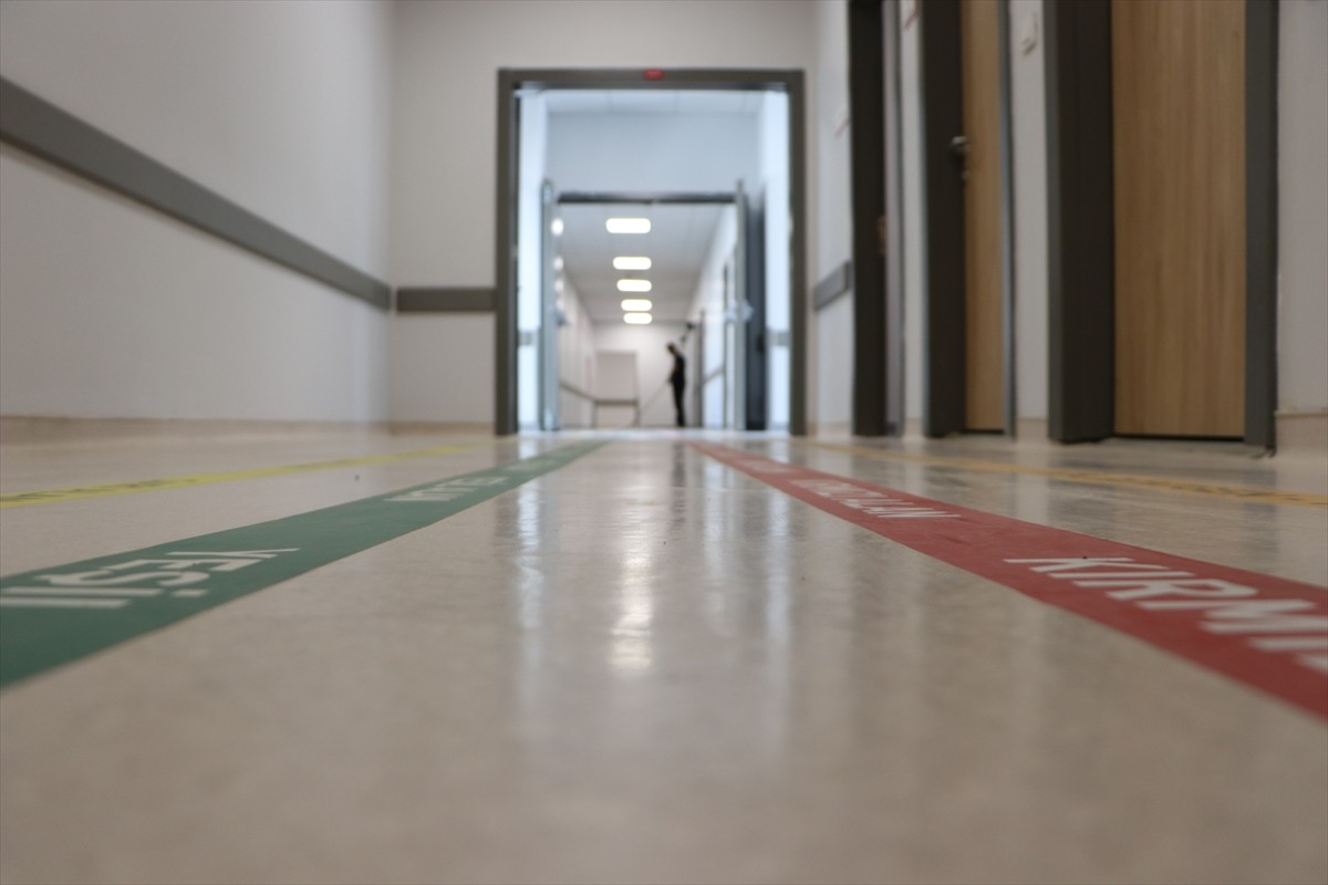 "Asrın felaketi" olarak nitelenen 6 Şubat 2023'teki depremlerin ardından Kahramanmaraş'ta sağlık...