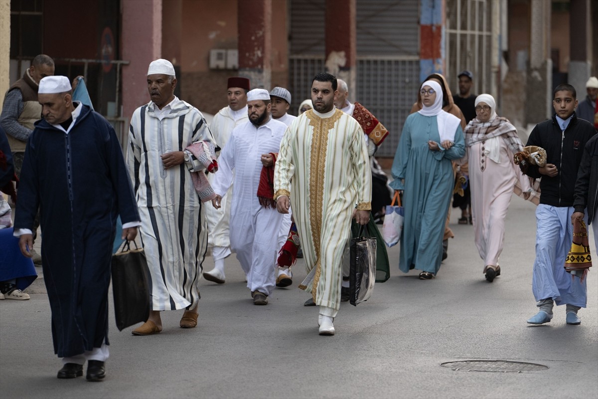 Ramazan Bayramı'nı Türkiye'den farklı olarak bir gün sonra kutlamaya başlayan Fas'ta Müslümanlar...