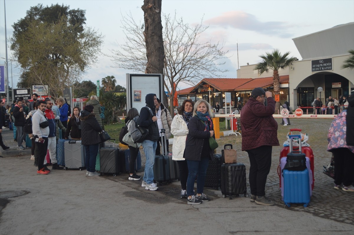 Ramazan Bayramı tatilini Ege Denizi'ndeki Yunan adalarında geçirmek isteyen Türk turistler...