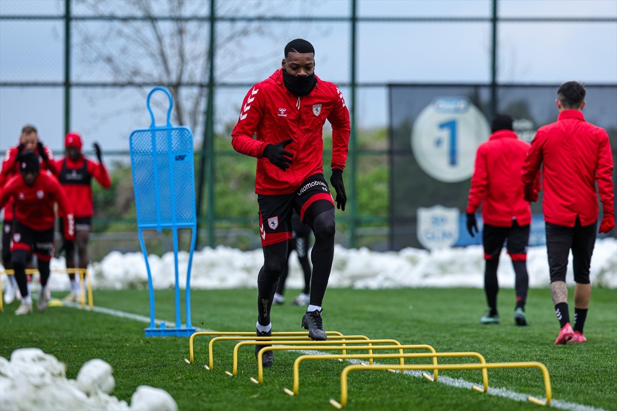 Reeder Samsunspor, Trendyol Süper Lig'in 26. haftasında deplasmanda Göztepe ile oynayacağı...