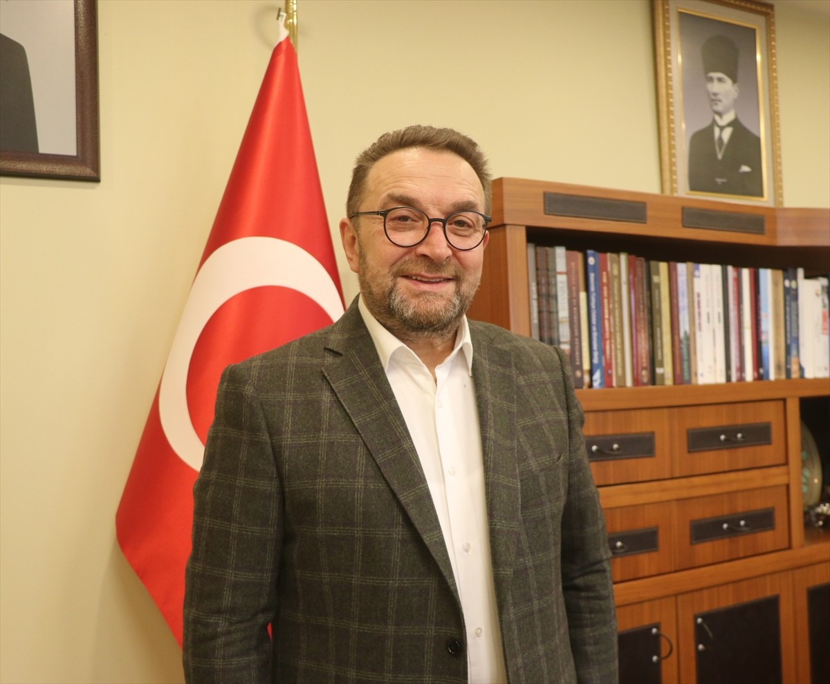 Rize'de 2022'de hizmete açılan, 19 yaş çay çeşidinin tanıtımının yapıldığı Çay Çarşısı'nı 2,5...