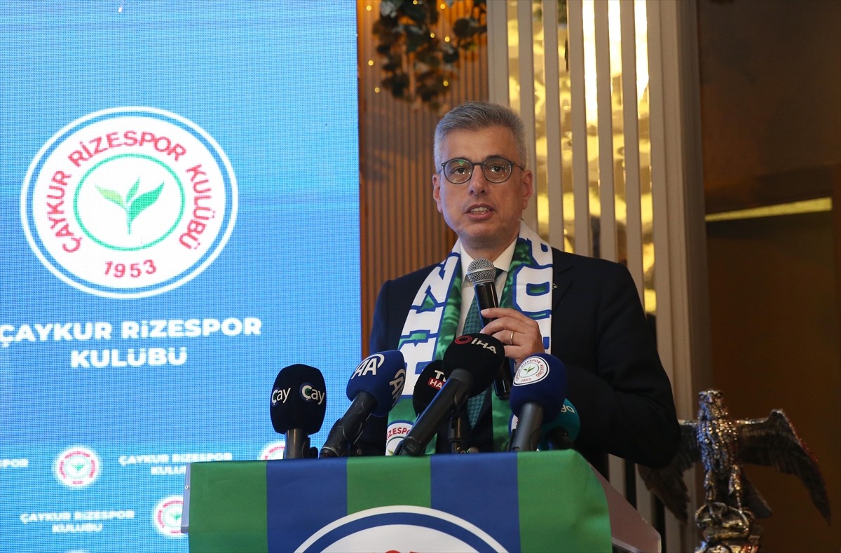 Sağlık Bakanı Kemal Memişoğlu, Rize'de Çaykur Rizespor Kulübü tarafından düzenlenen iftar...