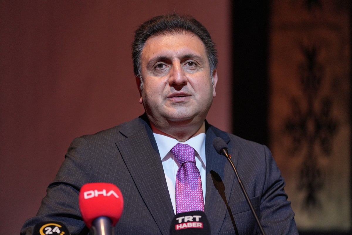 Şair ve yazar Mevlana İdris Zengin, Yeni Türkiye Eğitim Vakfı (YETEV) bünyesinde faaliyet gösteren...