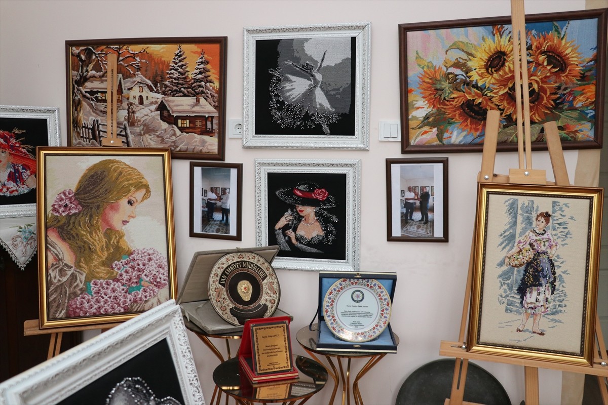 Sakarya'da çocuk yaşta heves ettiği el işi sanatına ömrünü adayan Vasfiye Tayat, ilerleyen yaşına...