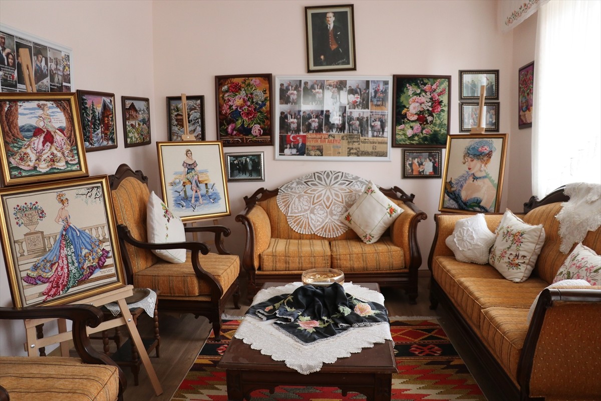 Sakarya'da çocuk yaşta heves ettiği el işi sanatına ömrünü adayan Vasfiye Tayat, ilerleyen yaşına...