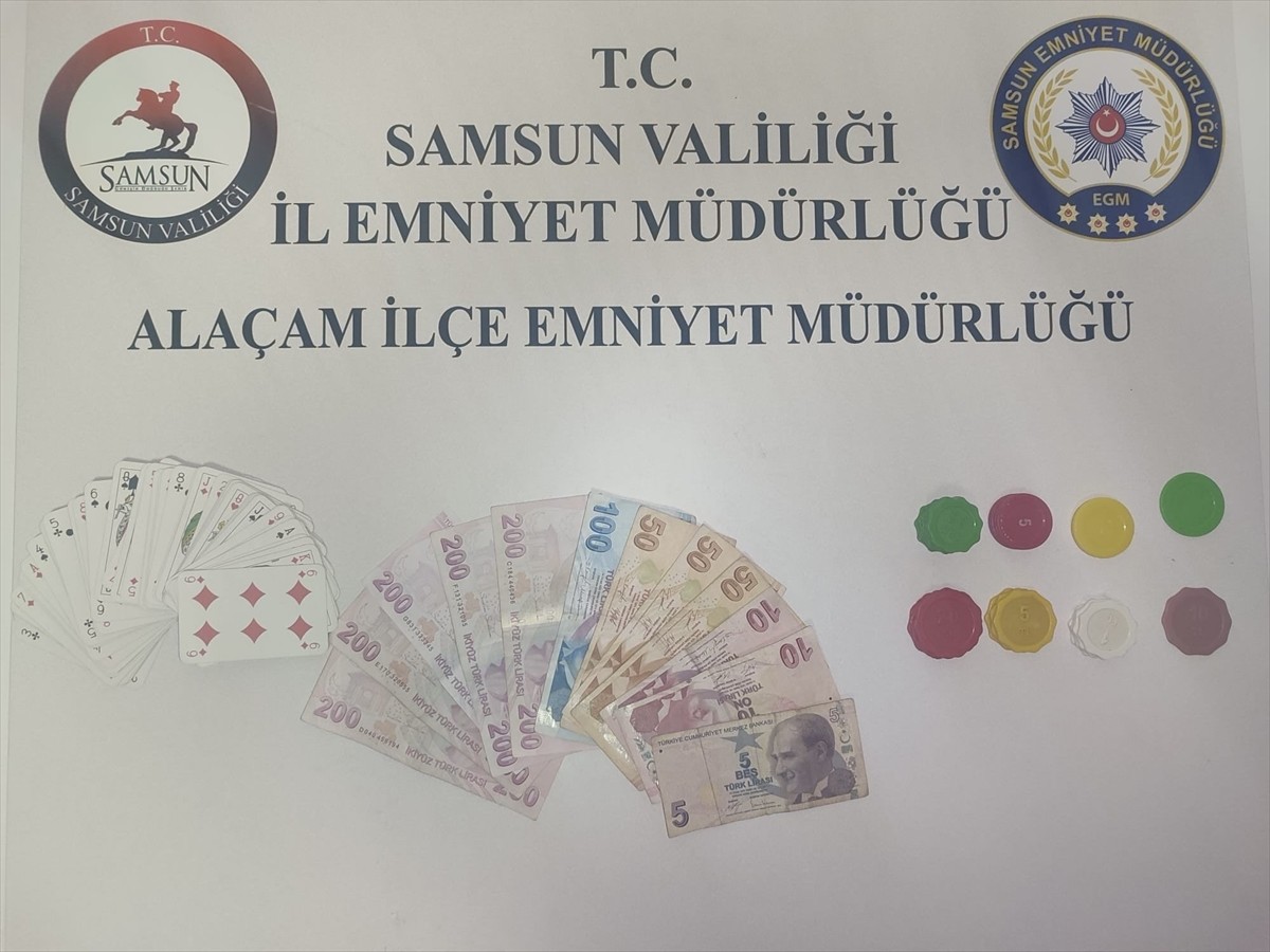 Samsun'un Alaçam ilçesinde dernekte kumar oynayan 4 kişiye 36 bin 988 lira idari ceza uygulandı....