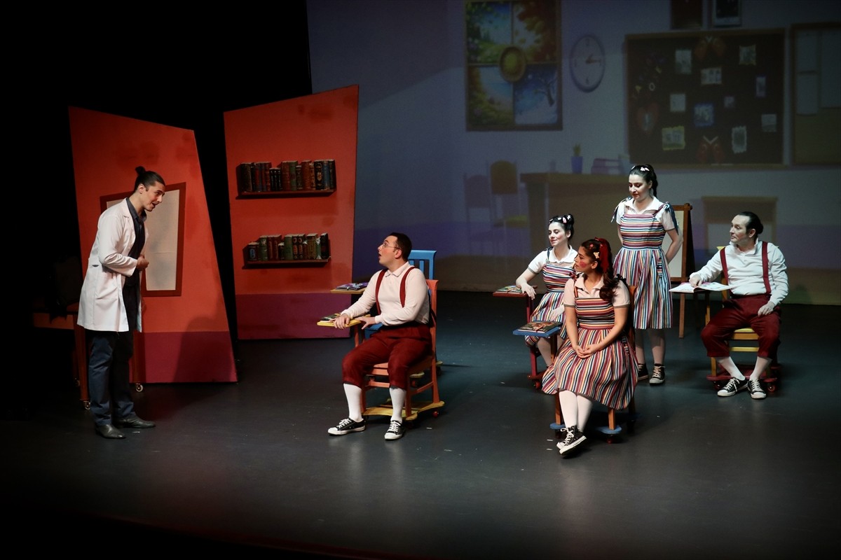 Samsun Devlet Opera ve Balesi (SAMDOB), "Okulumuz Orman" çocuk oyununu sahneye koydu. Metin...