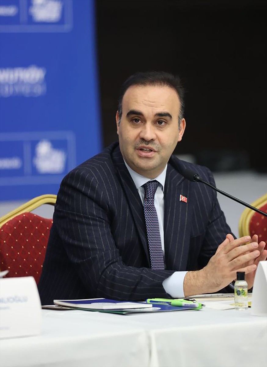Sanayi ve Teknoloji Bakanı Mehmet Fatih Kacır, İstanbul'da sanayicilerle buluştuğu bir programda...