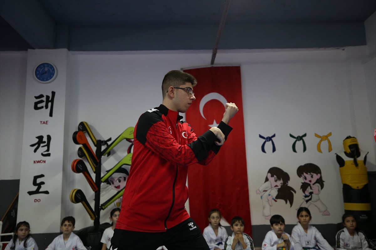 Serebral palsi hastası milli sporcu Fahrettin Karabağ, son katıldığı 12. Uluslararası Türkiye Açık...