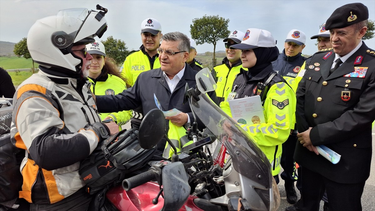 Sinop Valisi Mustafa Özarslan, emniyet ve jandarma ekiplerince gerçekleştirilen trafik denetimine...