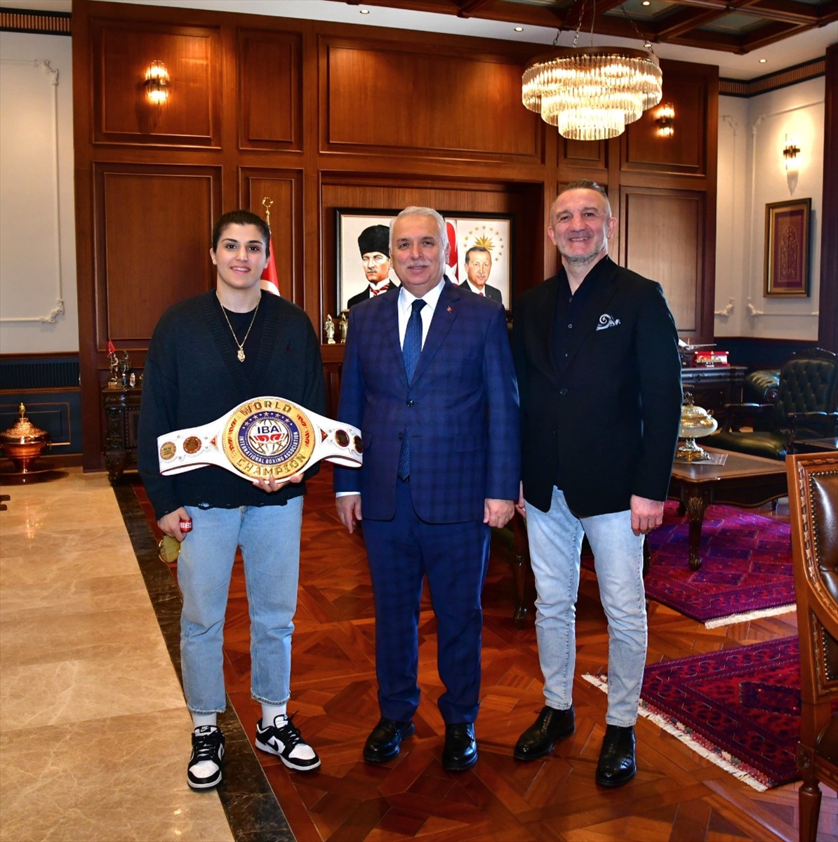 Sırbistan'da düzenlenen Kadınlar Dünya Boks Şampiyonası'nda altın madalya kazanan milli sporcu...