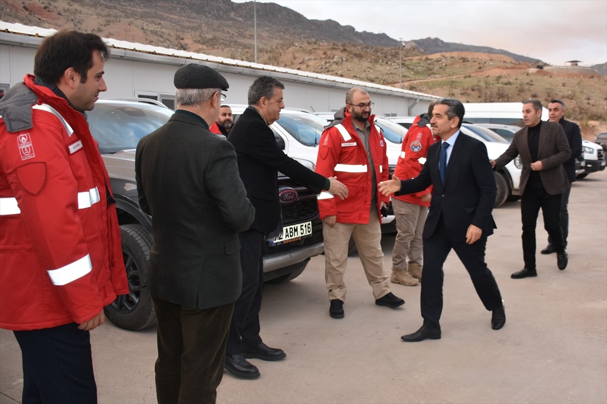 Şırnak Valisi Birol Ekici, Gabar Dağı'ndaki Şehit Esma Çevik Üretim Kuyularında görev yapan...