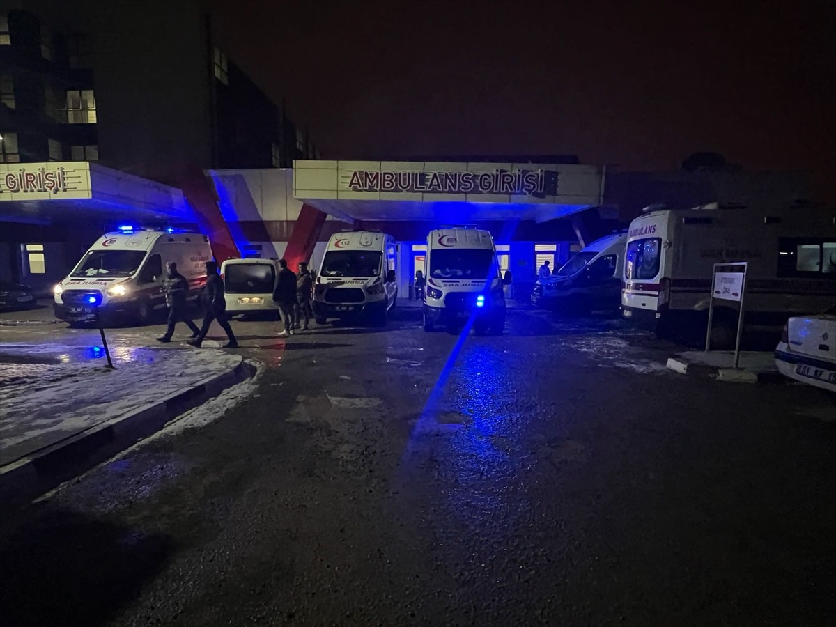 Sivas'ın Akıncılar ilçesinde bir camide teravih namazı sırasında doğal gazlı ısıtıcıdan sızan...